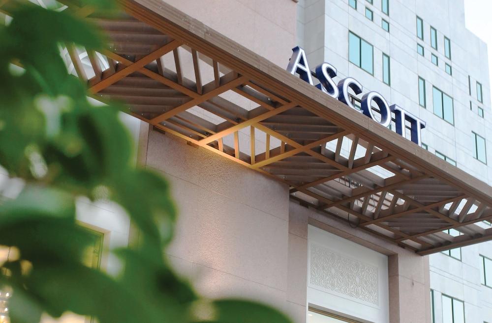 Ascott Tahlia Jeddah Apartment Bagian luar foto