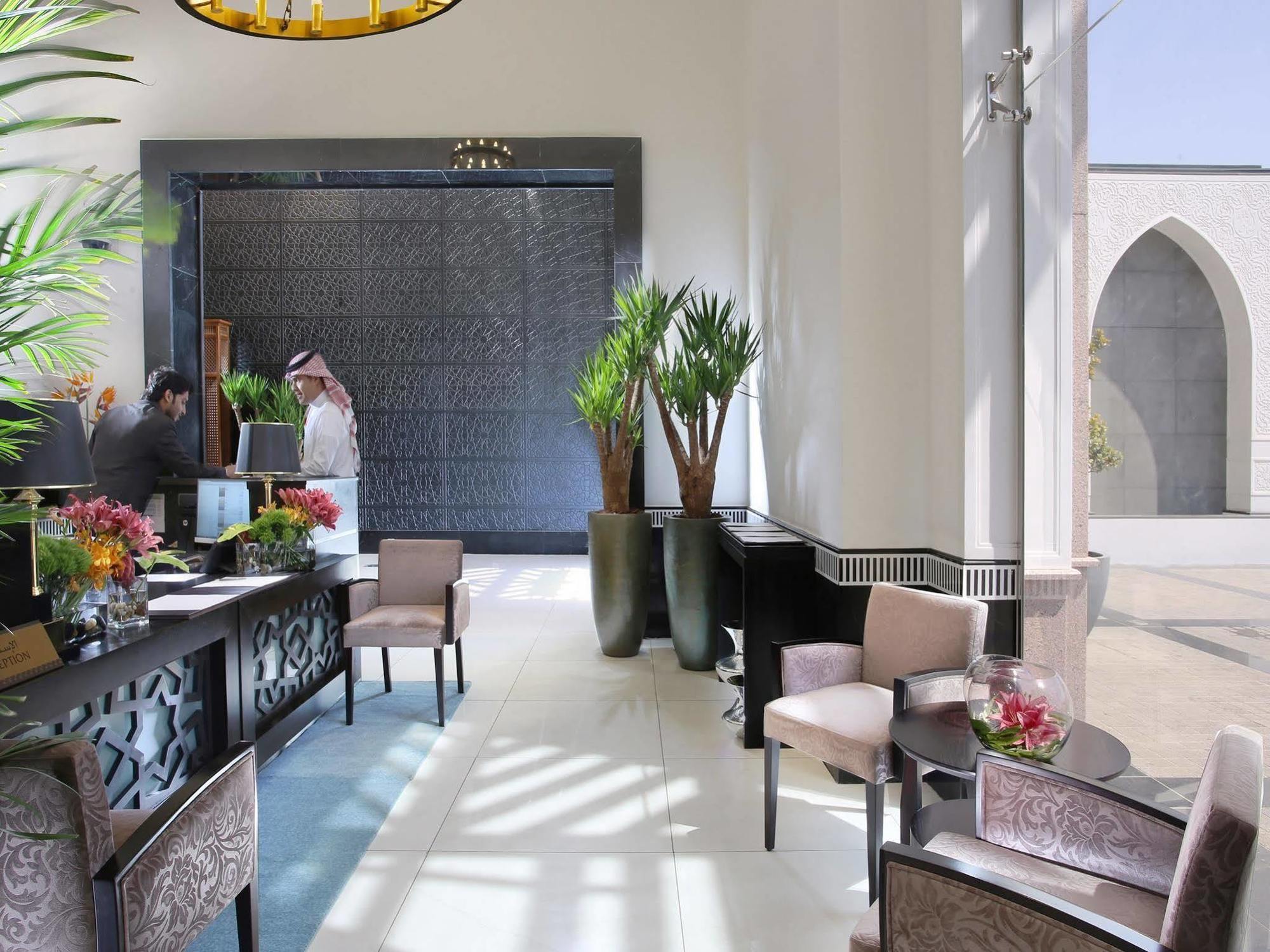 Ascott Tahlia Jeddah Apartment Bagian luar foto