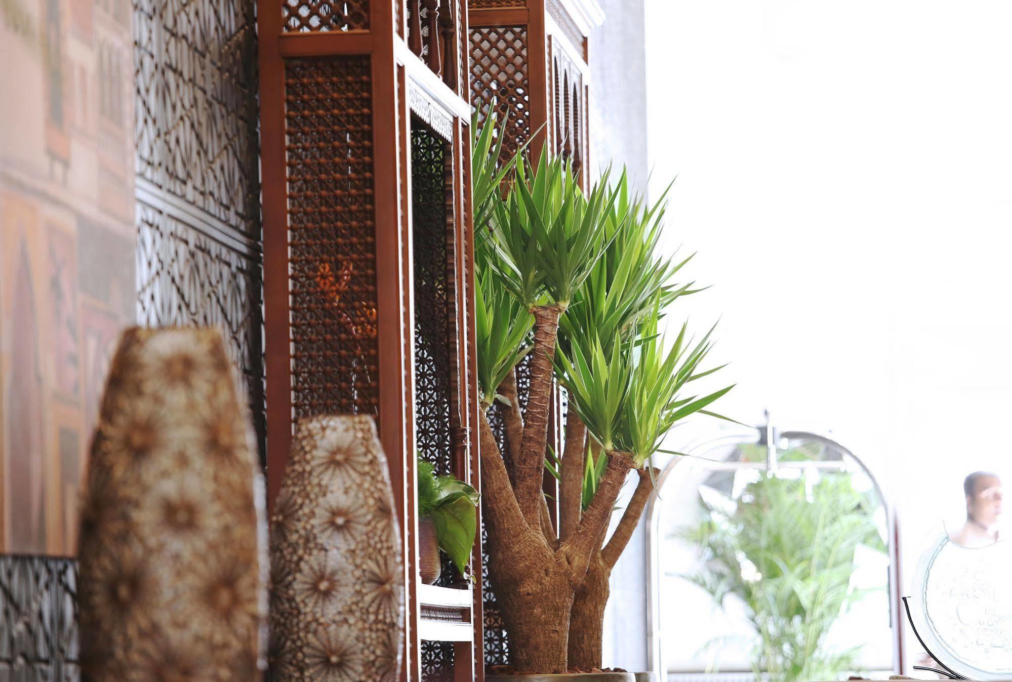 Ascott Tahlia Jeddah Apartment Bagian luar foto